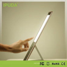 Lampe de table LED de production d&#39;oeil de marque IPUDA avec lampe torche